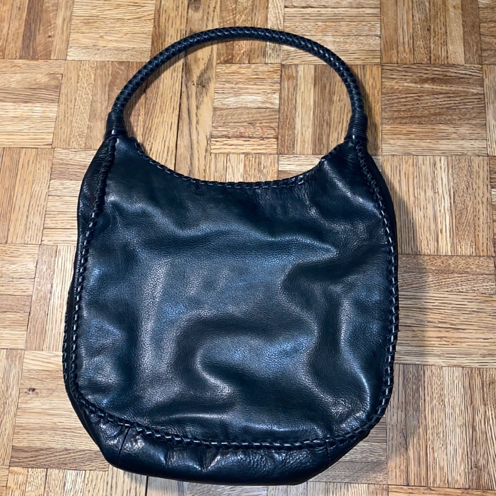 Margot black bag with one handle.